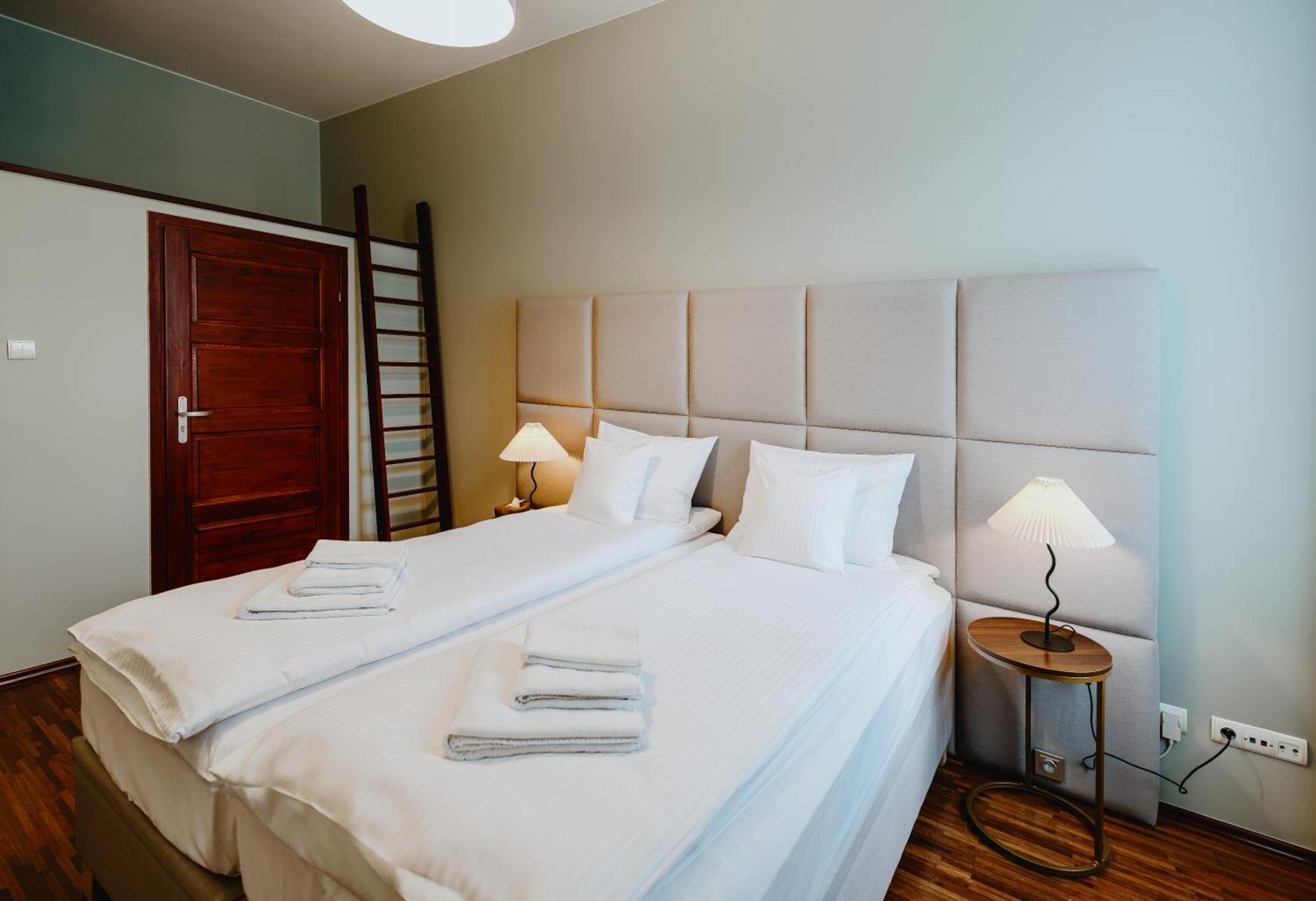 Apartment Tarlowska - Free Parking - Near Castle, Main Square & River - 3 Bedroom, Loggia, 2xtv 4k