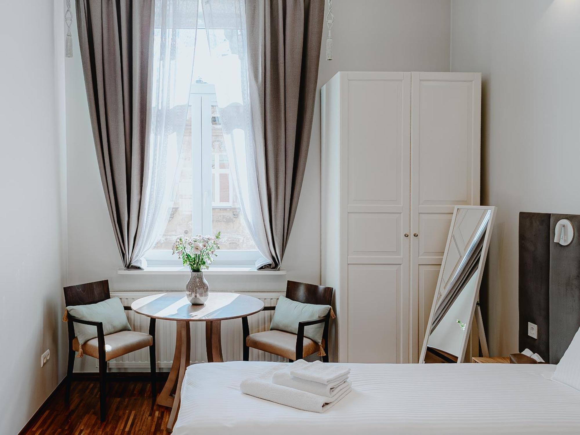 Tarlowska - Free Parking - Near Castle, Main Square & River - 3 Bedroom, Loggia, 2xtv 4k Apartment *