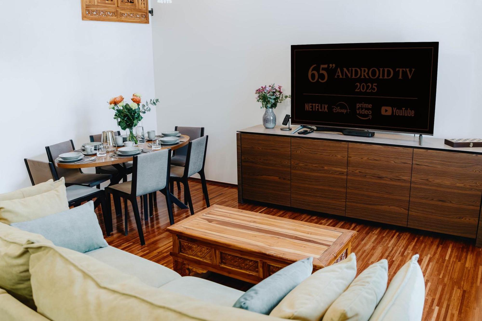 Tarlowska - Free Parking - Near Castle, Main Square & River - 3 Bedroom, Loggia, 2xtv 4k * Krakau