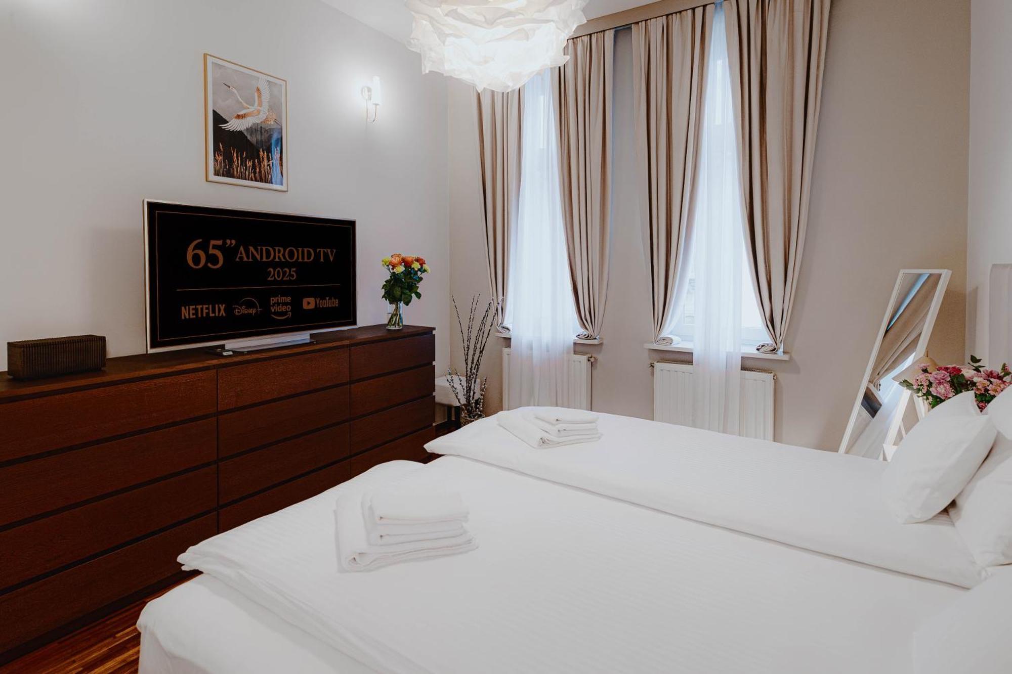 Tarlowska - Free Parking - Near Castle, Main Square & River - 3 Bedroom, Loggia, 2xtv 4k Apartment Krakau