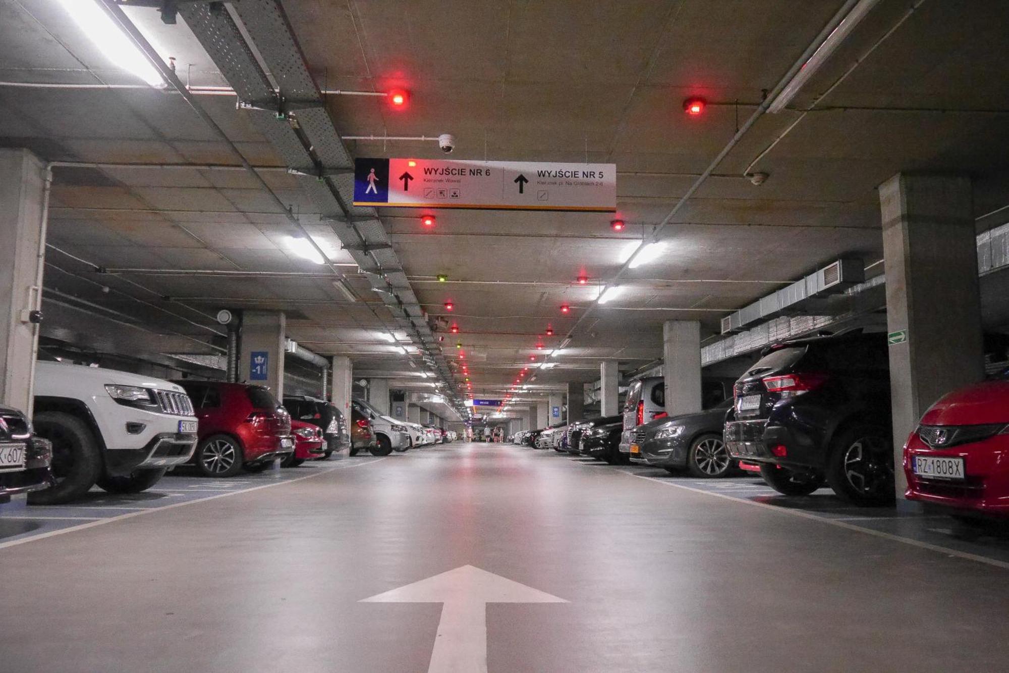 Tarlowska - Free Parking - Near Castle, Main Square & River - 3 Bedroom, Loggia, 2xtv 4k Apartment Krakau